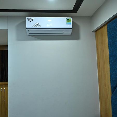 Hotel Sury Villa أحمد أباد المظهر الخارجي الصورة