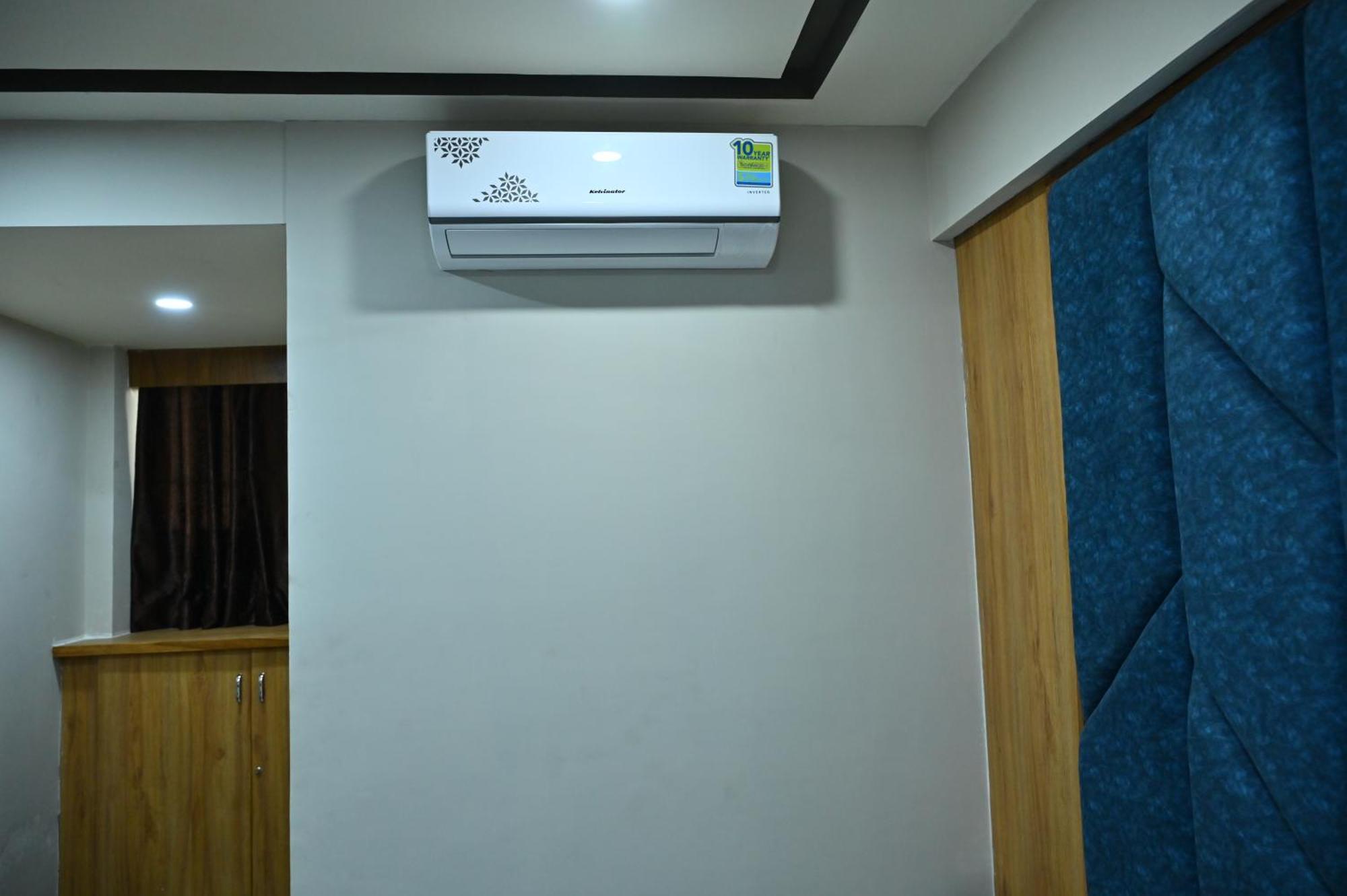 Hotel Sury Villa أحمد أباد المظهر الخارجي الصورة