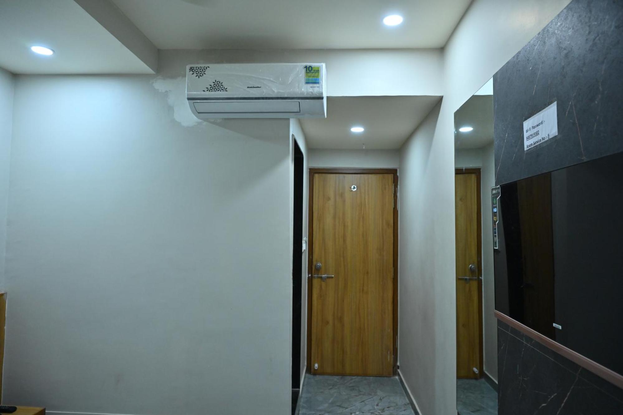 Hotel Sury Villa أحمد أباد المظهر الخارجي الصورة