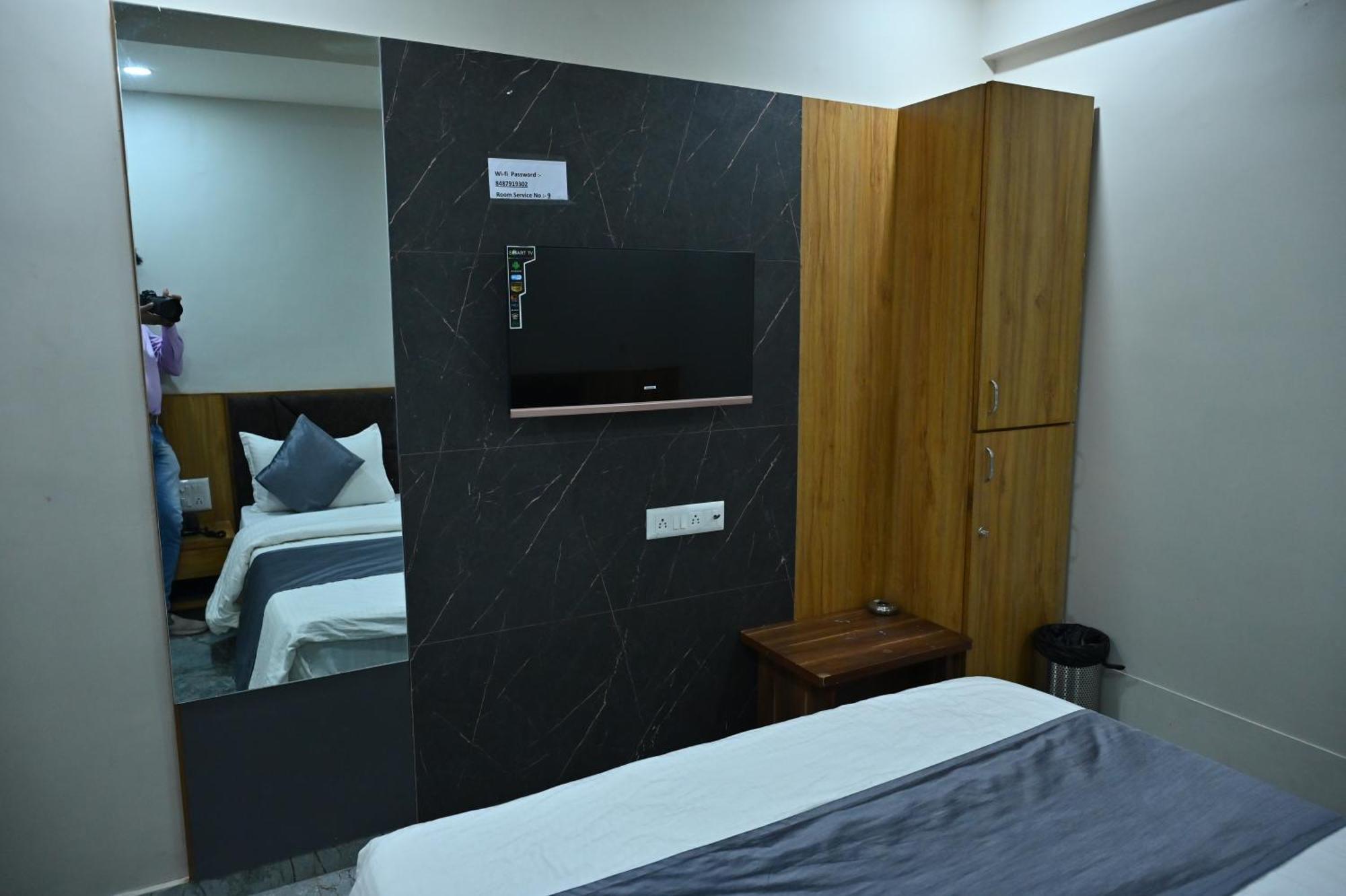 Hotel Sury Villa أحمد أباد المظهر الخارجي الصورة