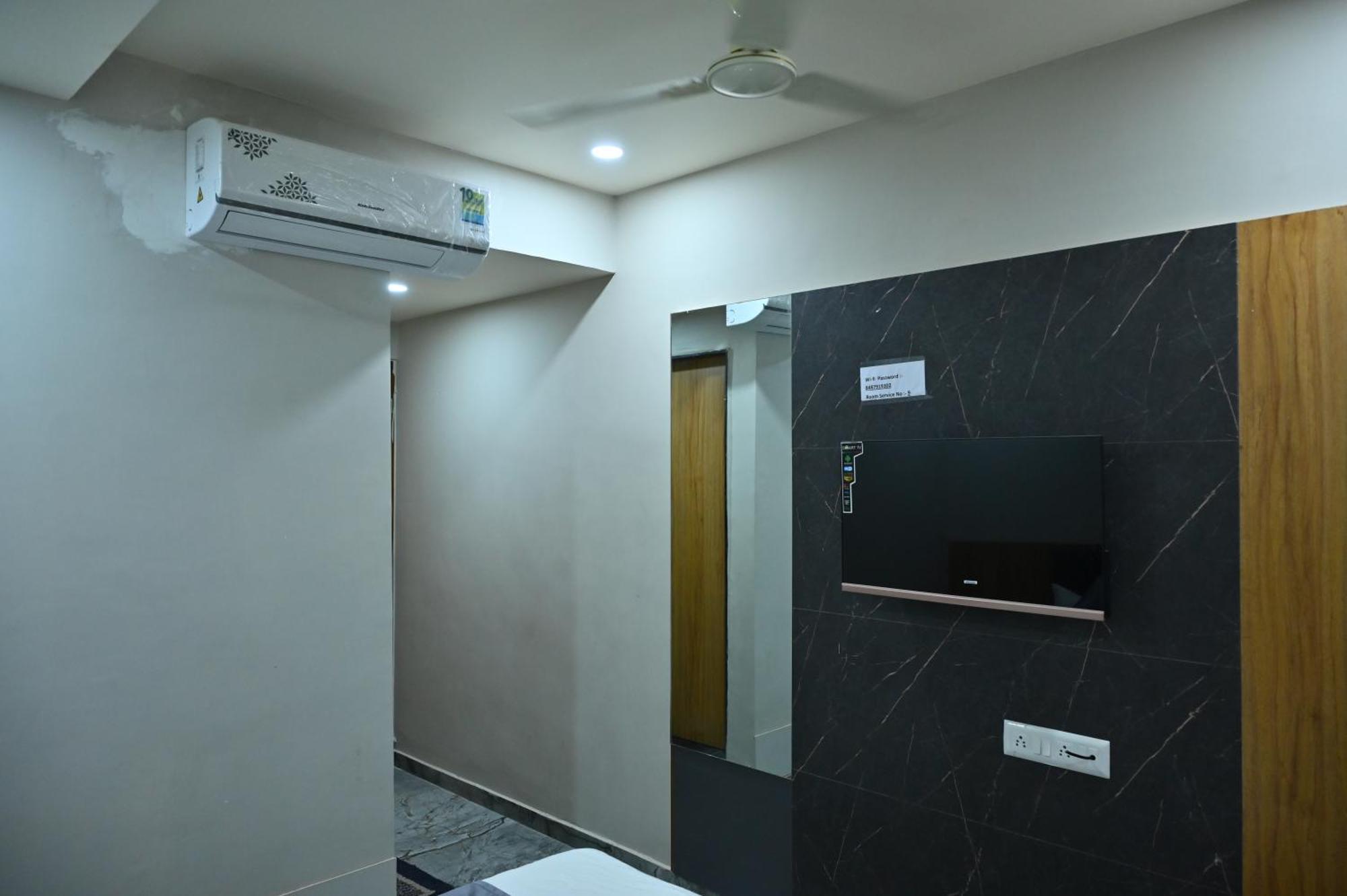 Hotel Sury Villa أحمد أباد المظهر الخارجي الصورة