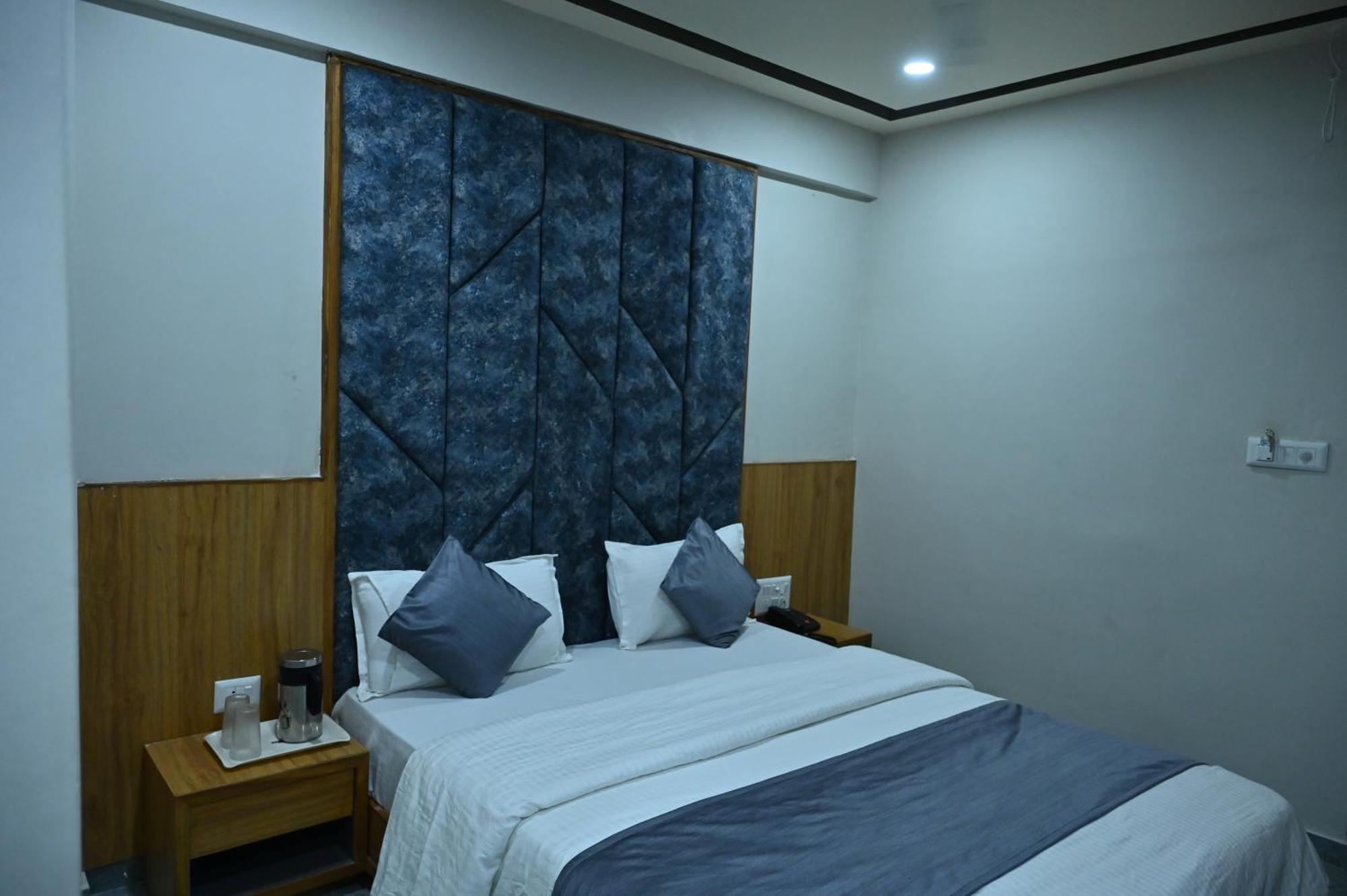 Hotel Sury Villa أحمد أباد المظهر الخارجي الصورة