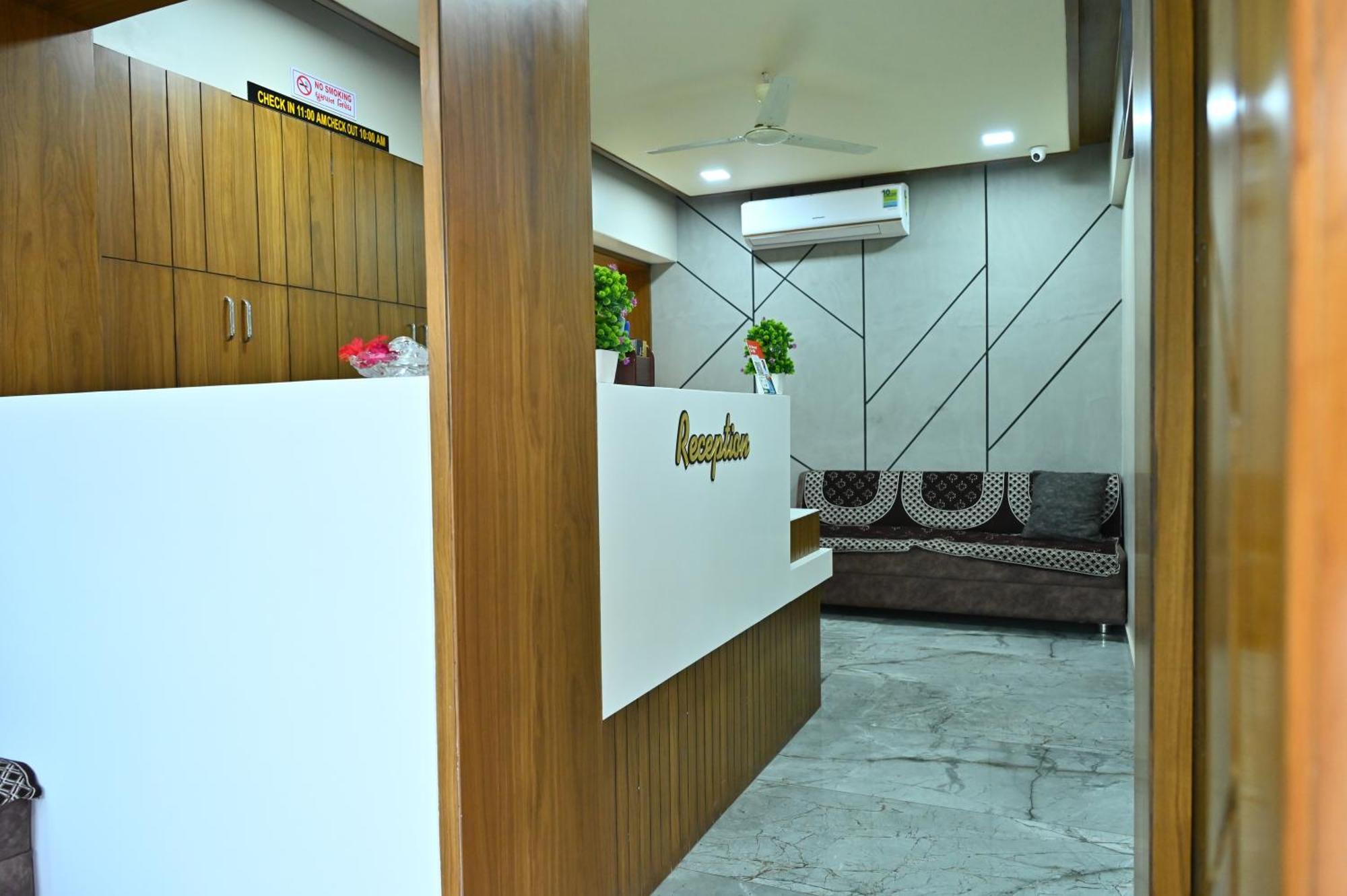 Hotel Sury Villa أحمد أباد المظهر الخارجي الصورة