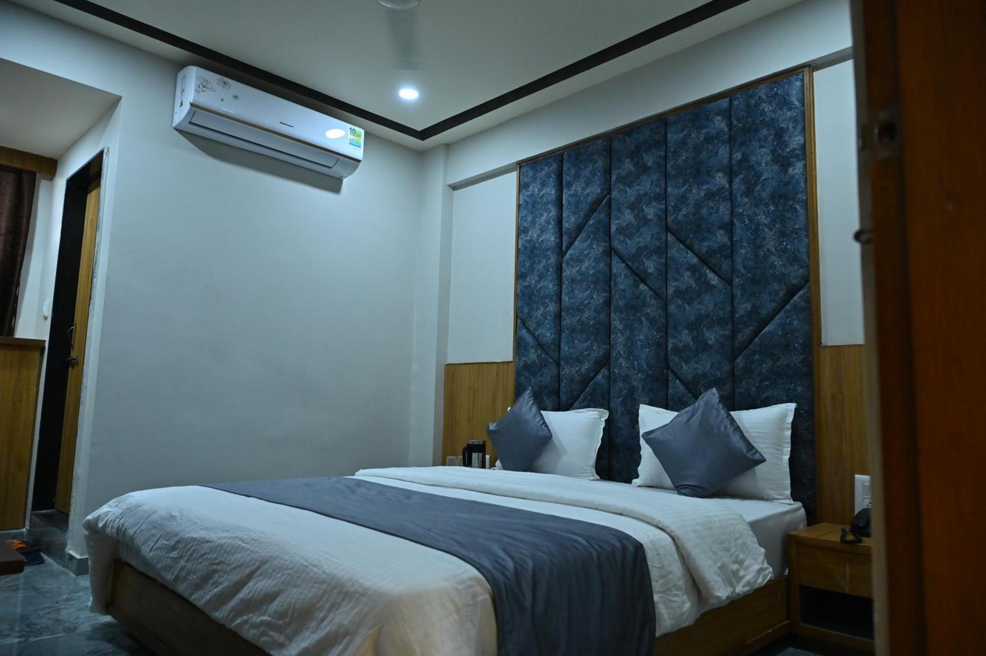 Hotel Sury Villa أحمد أباد المظهر الخارجي الصورة